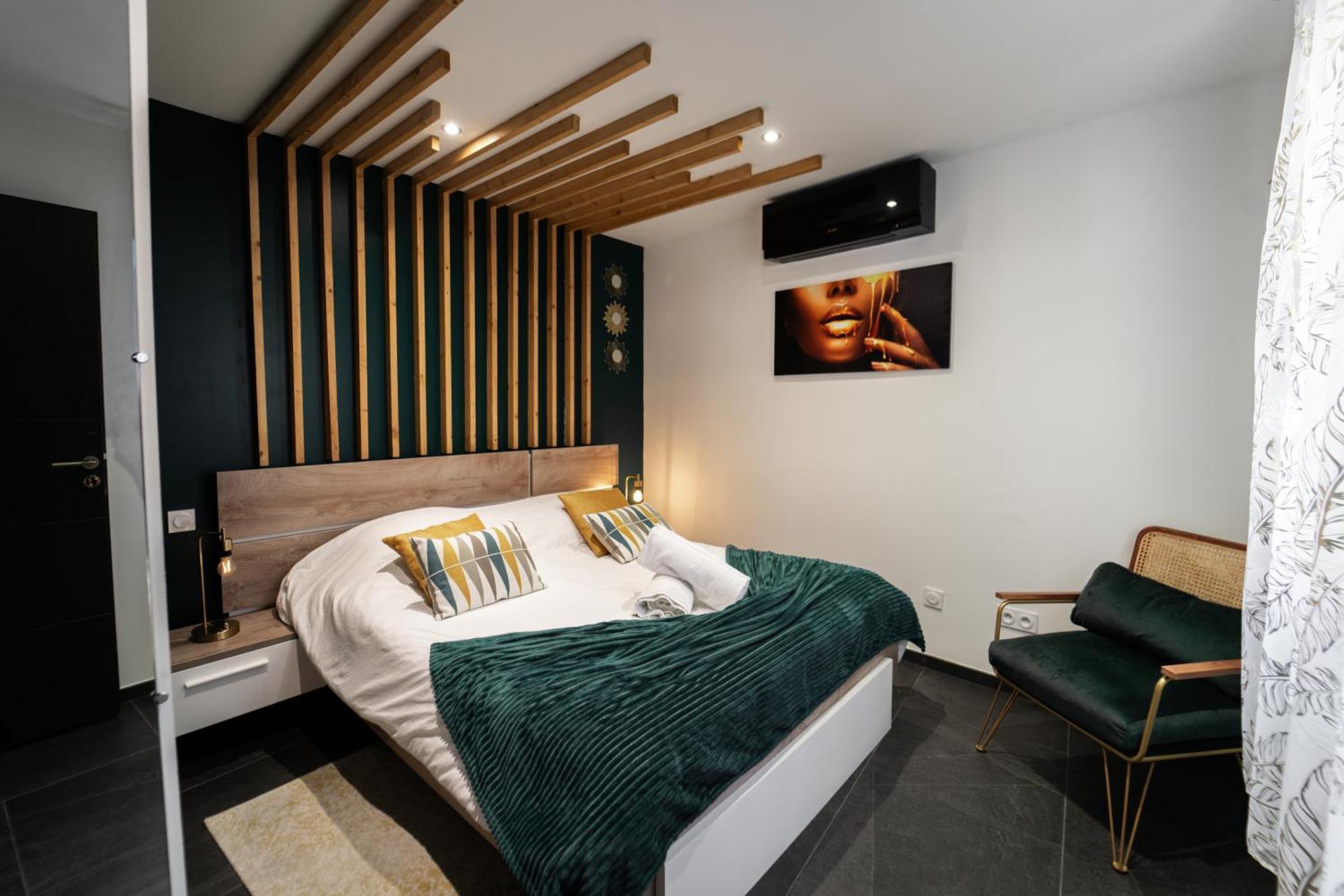 Loft 150 M2 Jacuzzi, Sauna Et Massage Apartment